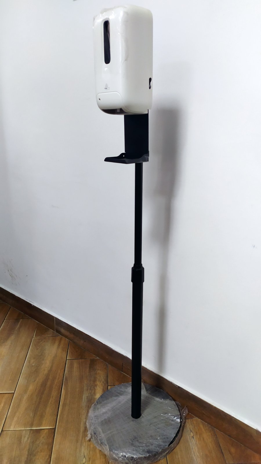 Диспенсер антисептика автоматический на штативе SD-10, объем 1л. купить по самой низкой цене