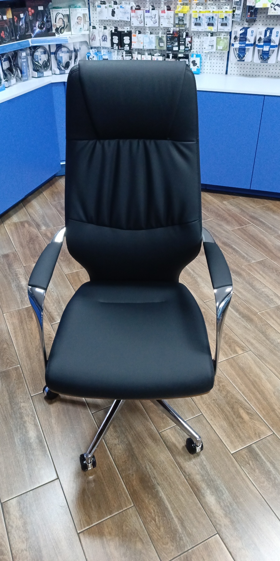 Кресло офисное Luxury YF-A637 black. 1шт. купить по самой низкой цене