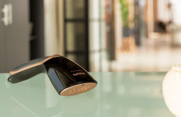 Отпариватель ручной Philips Steam&Go (GC362/80)  1300Вт., 24г/мин, 70мл.) черный/золотой купить по самой низкой цене