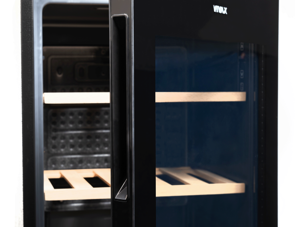 Холодильник винный VIVAX Low Frost CW-094S30 GB (30 бут/94л., диап.темп. 5-20°С,  3 полки) Black 0001325857 купить по самой низкой цене