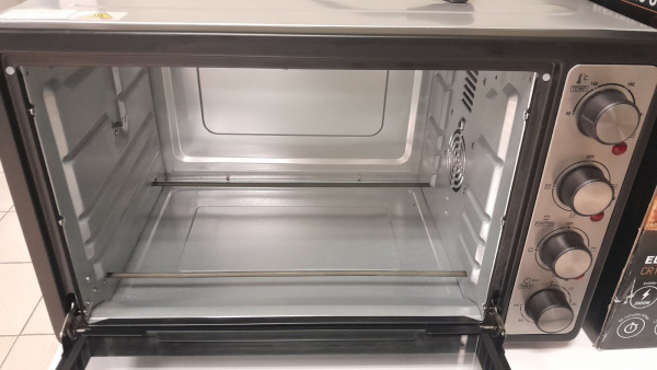 Электропечь Camry CR 111 (45л,2000Вт., вертел, конвекция, гриль) Уценка! купить по самой низкой цене