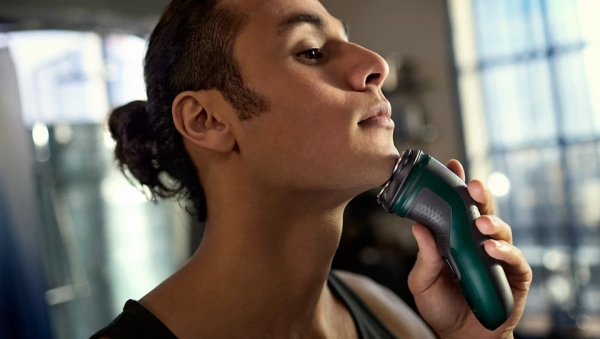 Электробритва Philips X3002/00 (аккум.,3 бритвен.головки, роторная, влажное и сухое бритьё, триммер) купить по самой низкой цене