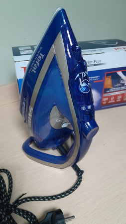 Утюг Tefal Smart Protect Plus FV6872E0 (синий, 2800Вт  антипригарн. покрытием, вертикаль.отпариван.) Уценка! купить по самой низкой цене