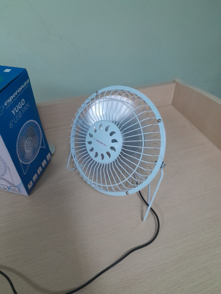 Вентилятор настольный Esperanza Yugo EA149W) 1 скор., d= 15см, Источник питания USB, Белый Уценка! купить по самой низкой цене