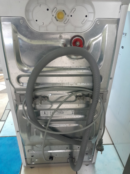 Стиральная машина Electrolux EW6TN15061P (6кг, отжим1000об/м, загруз.вертикальная) white Уценка! купить по самой низкой цене