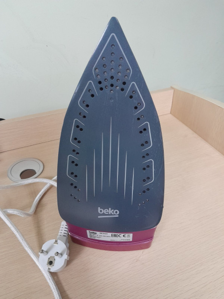 Утюг Beko SIM3126R (2600Вт, подошва- керамика, вертикаль.отпаривание) RED Уценка! купить по самой низкой цене